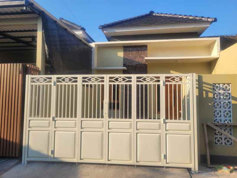 dijual rumah perum pondok menggala