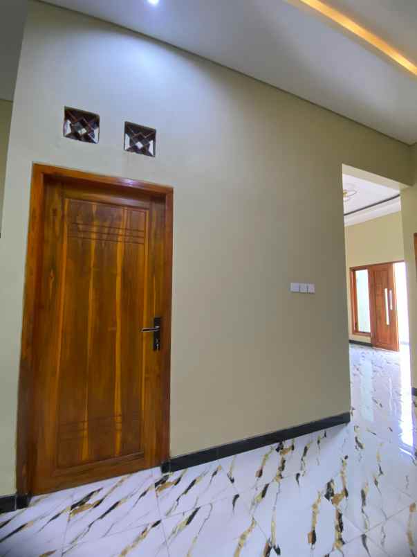 dijual rumah perum pondok menggala