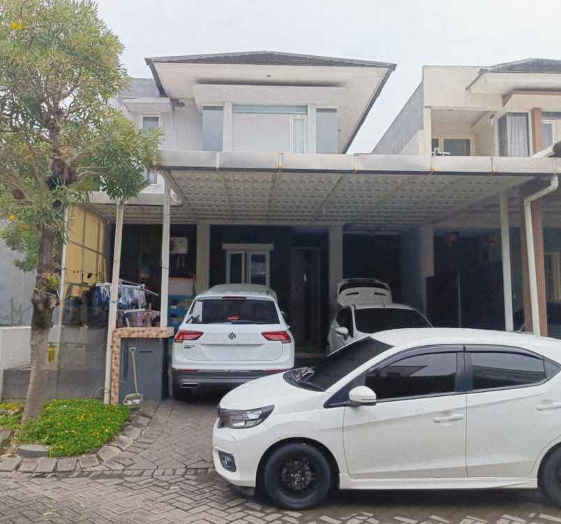 dijual rumah perum royal residence