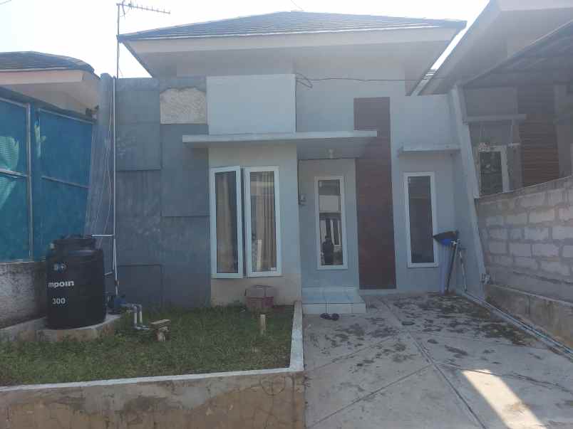 dijual rumah perumahan aquila valley