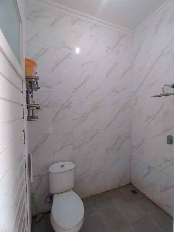 dijual rumah perumahan de naila