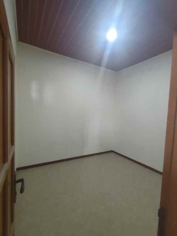 dijual rumah perumahan duta bumi