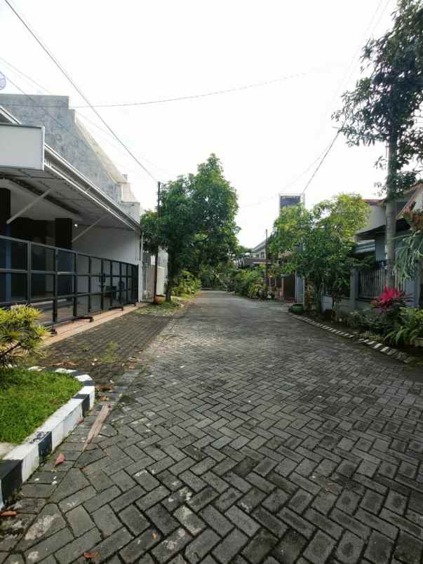 dijual rumah perumahan griya shanta