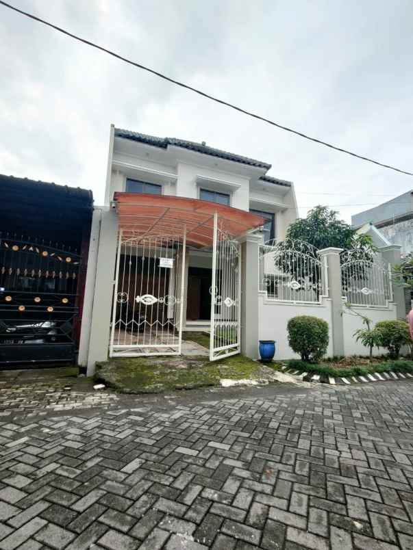 dijual rumah perumahan griya shanta