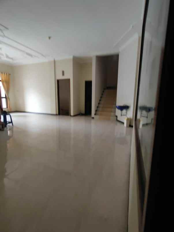 dijual rumah perumahan griya shanta