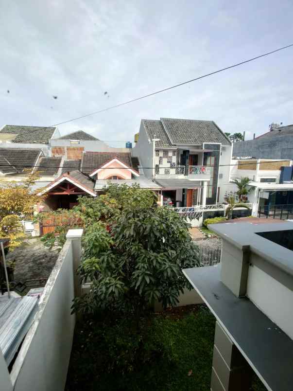 dijual rumah perumahan griya shanta