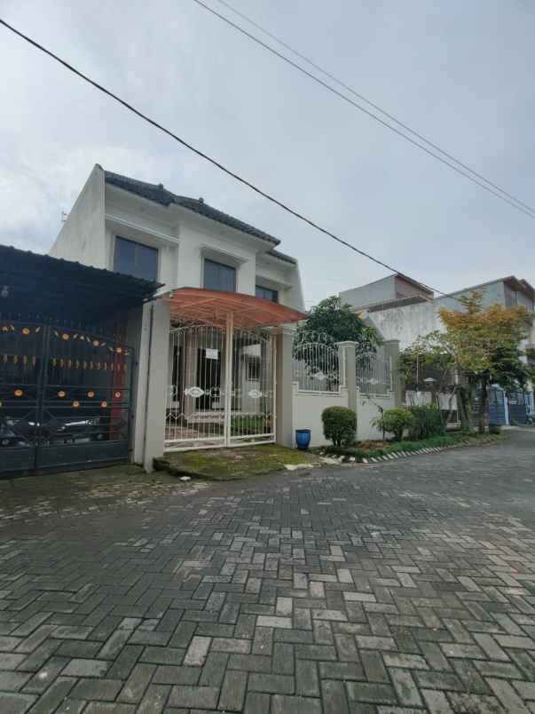 dijual rumah perumahan griya shanta