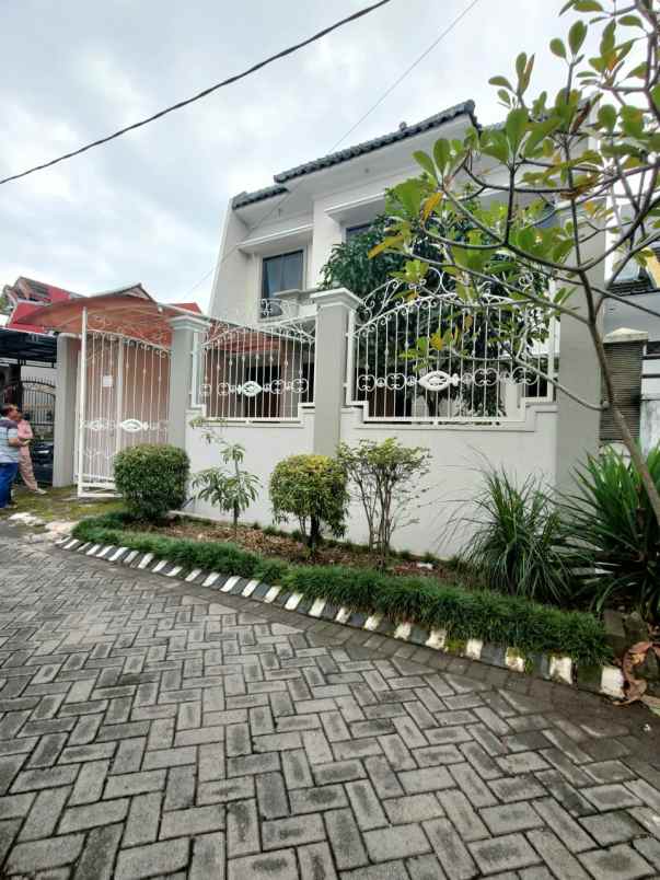 dijual rumah perumahan griya shanta