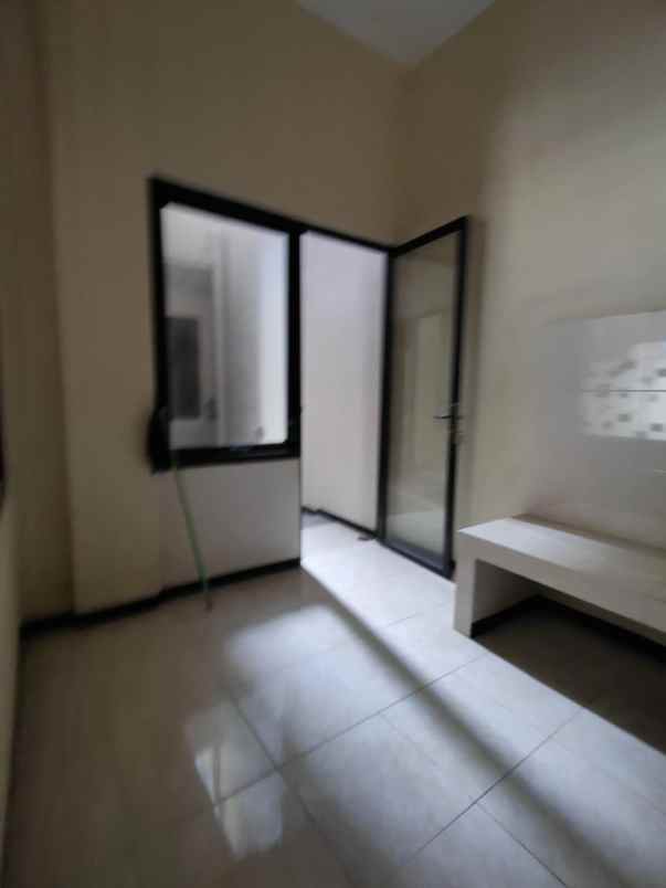 dijual rumah perumahan griya shanta