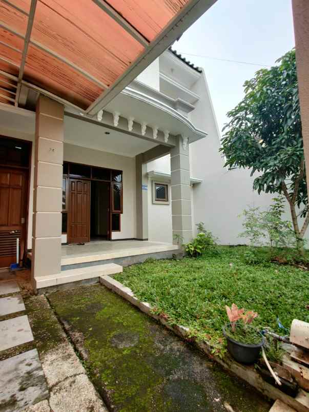 dijual rumah perumahan griya shanta