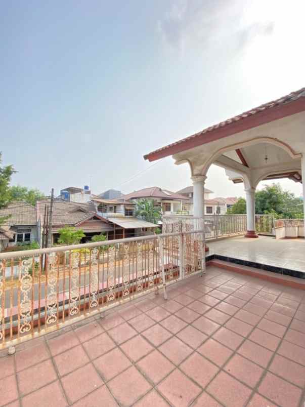 dijual rumah perumahan pondok kelapa