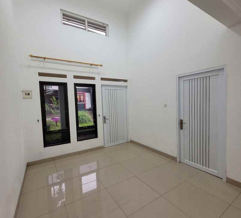 dijual rumah perumahan sawangan