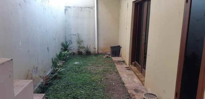 dijual rumah perumahan wisma cakra