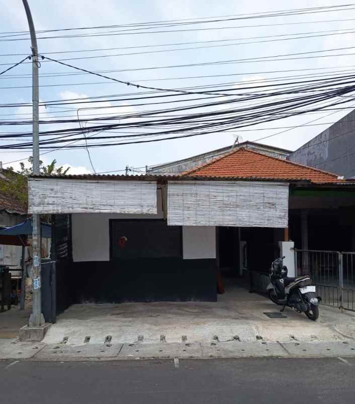 dijual rumah petemon
