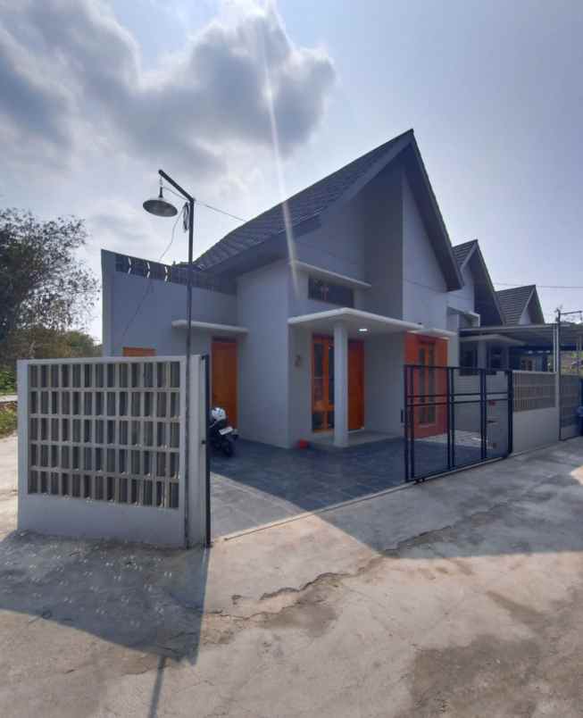 dijual rumah pleret