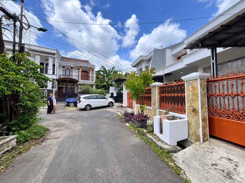 dijual rumah pondok bambu