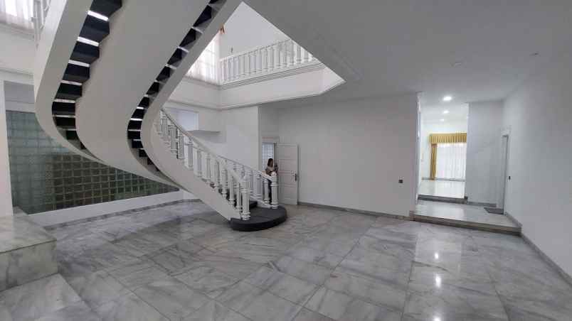 dijual rumah pondok indah