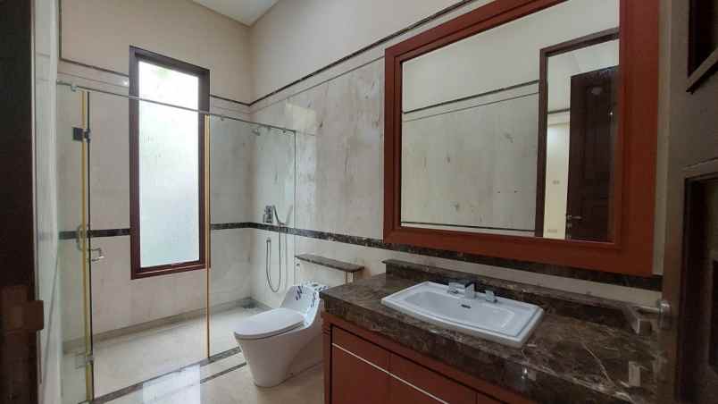 dijual rumah pondok indah