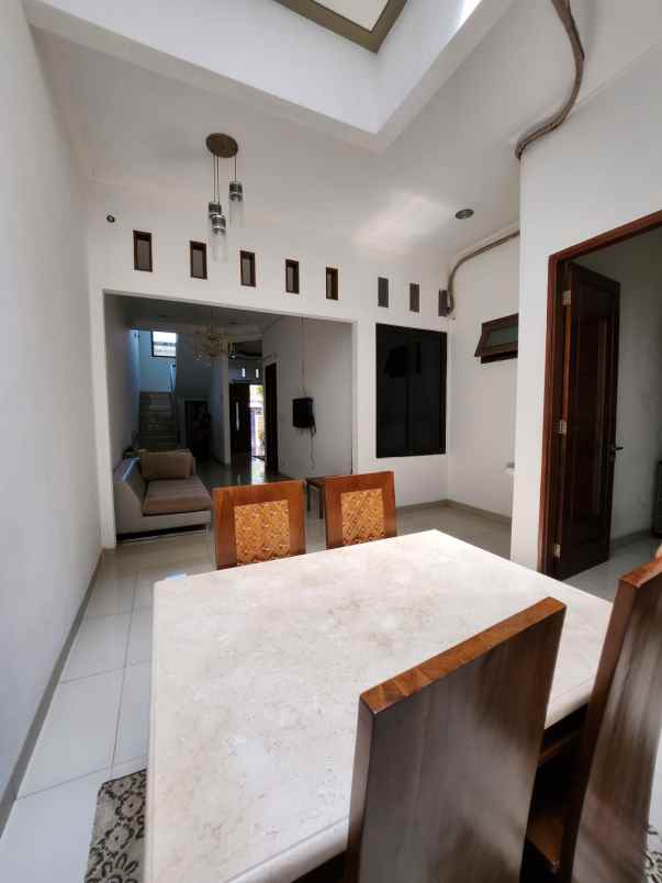 dijual rumah pondok kelapa