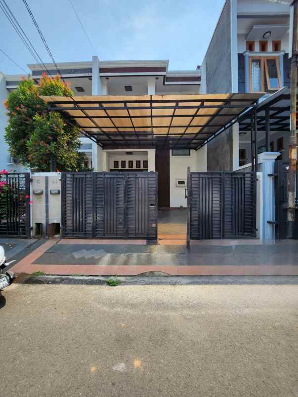 dijual rumah pondok kelapa