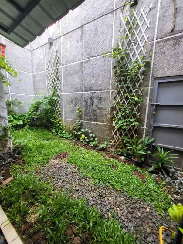 dijual rumah pondok kelapa