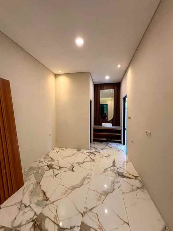 dijual rumah premium modern dekat bandara abd saleh