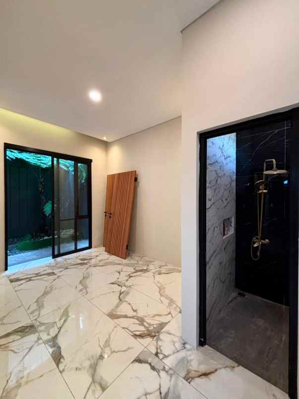 dijual rumah premium modern dekat bandara abd saleh