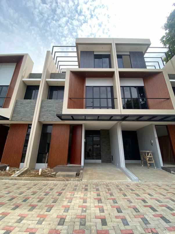 dijual rumah puri kembangan