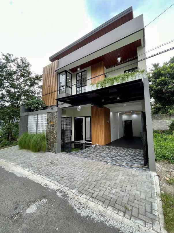 dijual rumah purwo martani kalasan