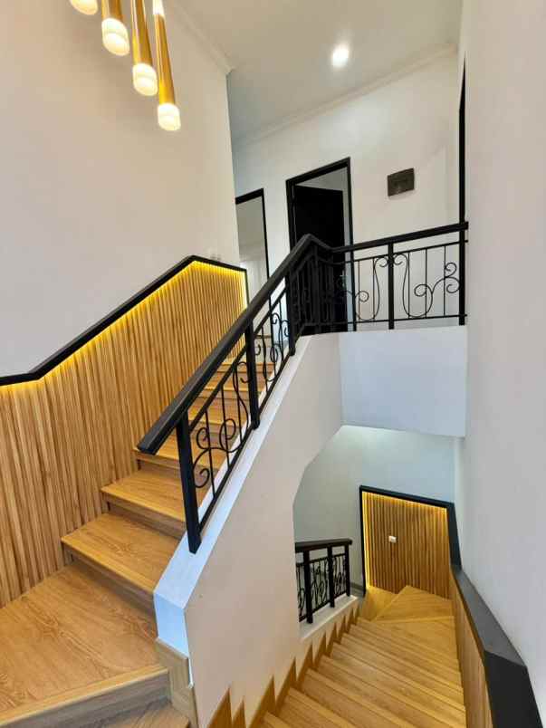 dijual rumah puspita loka bsd tangerang