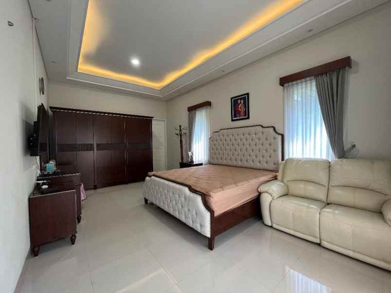 dijual rumah raffles hills cibubur