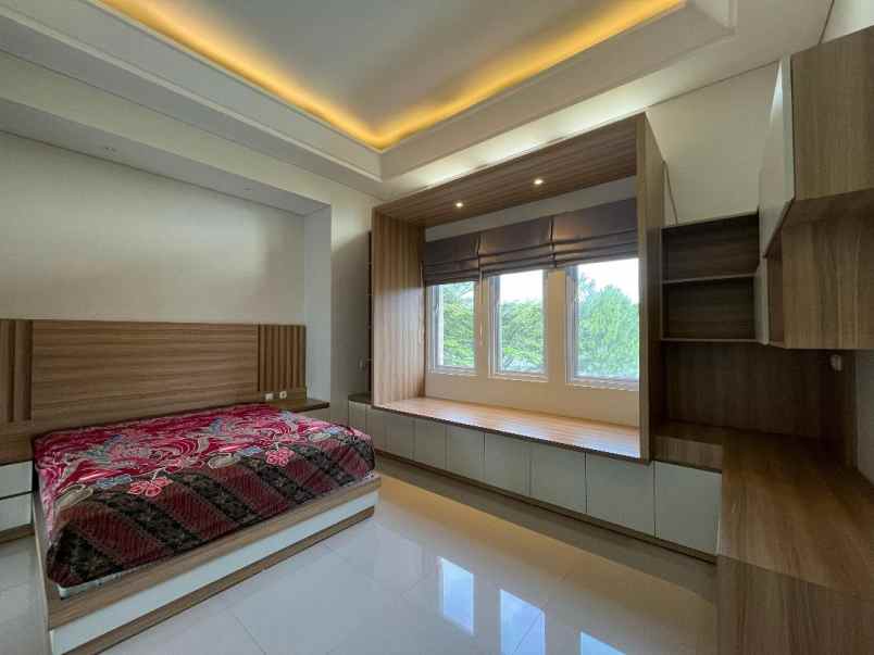 dijual rumah raffles hills cibubur