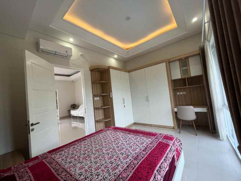 dijual rumah raffles hills cibubur