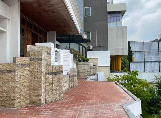 dijual rumah raya cempaka