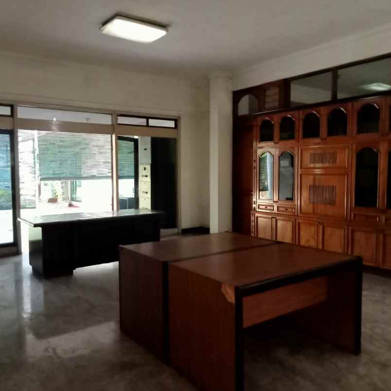 dijual rumah raya darmo