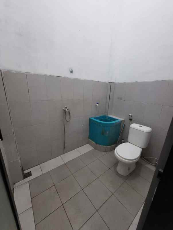 dijual rumah raya medokan