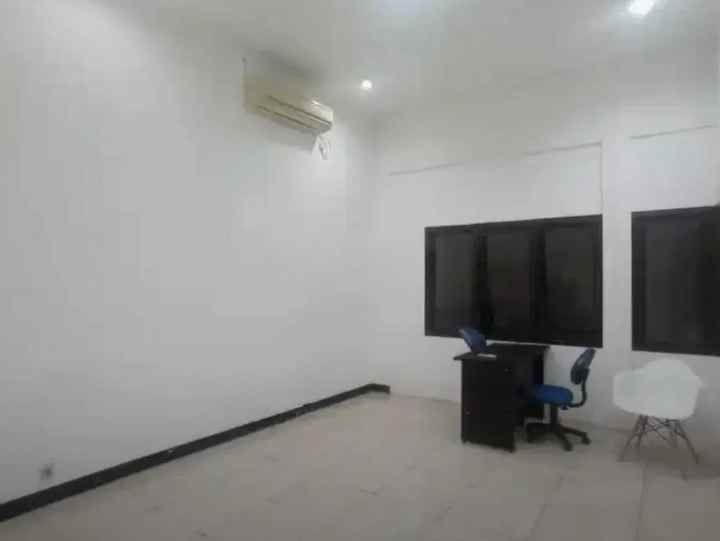 dijual rumah raya pucang anom