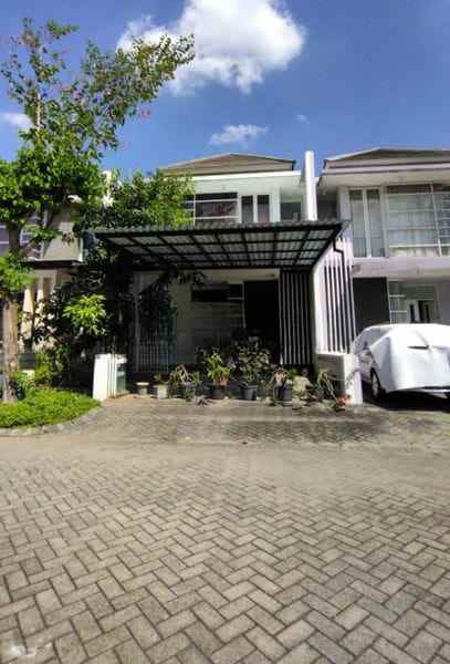 dijual rumah royal addington