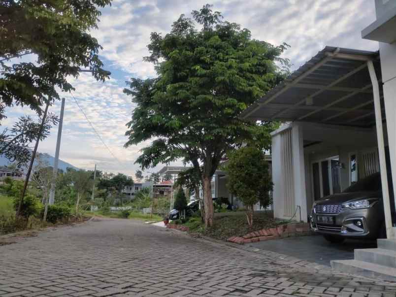 dijual rumah royal garden regency