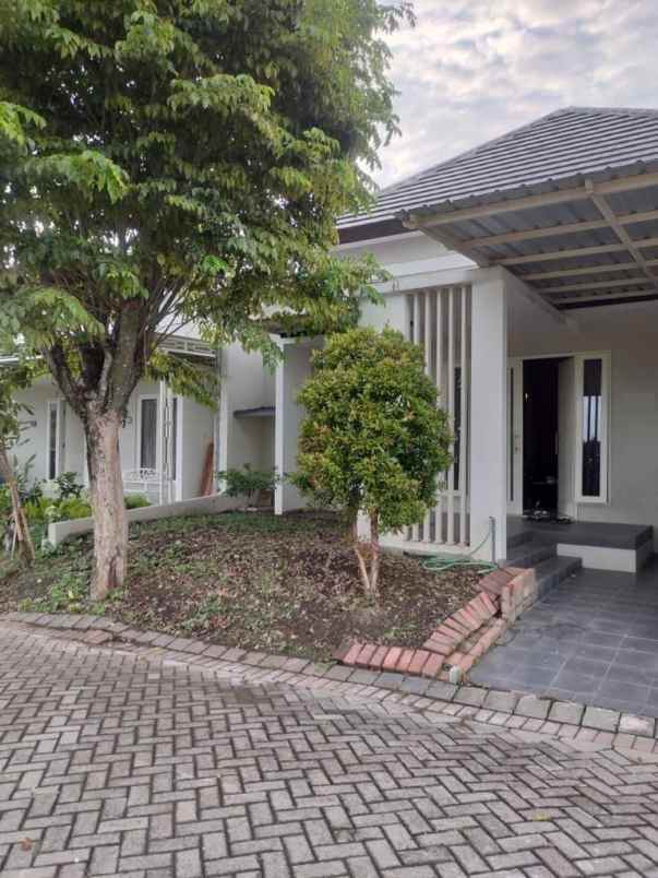 dijual rumah royal garden regency