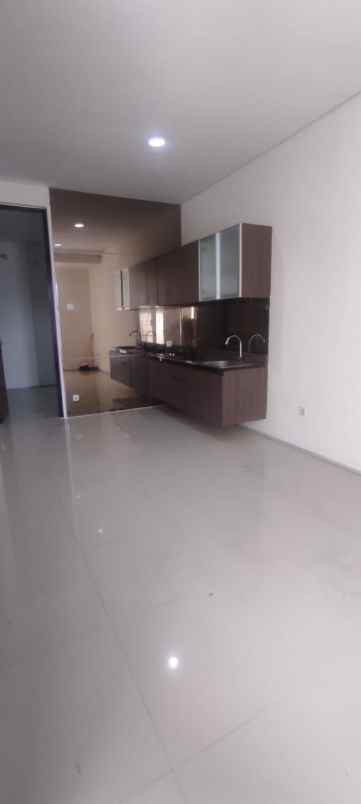 dijual rumah royal park residence