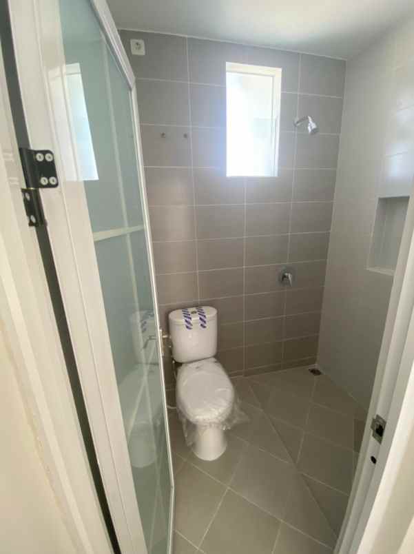 dijual rumah royal residence