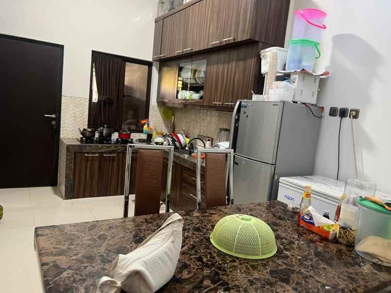 dijual rumah rungkut