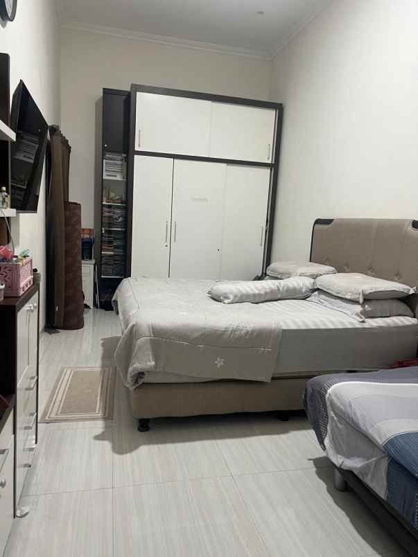 dijual rumah rungkut