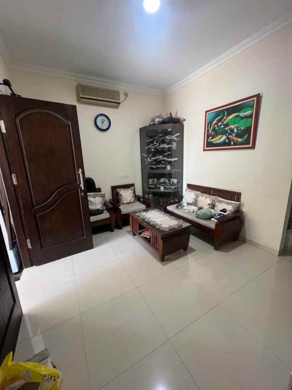 dijual rumah rungkut