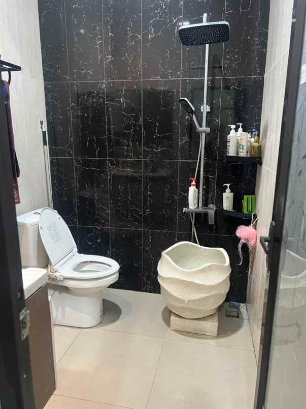 dijual rumah rungkut