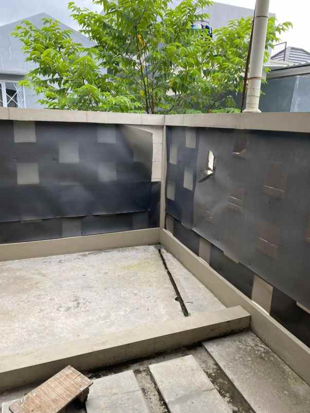 dijual rumah sambiroto