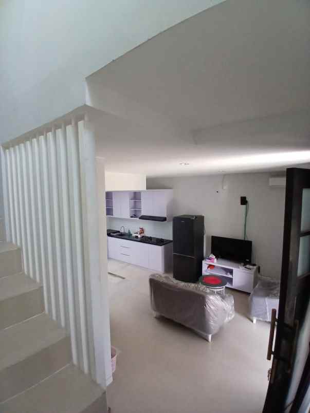 dijual rumah sambiroto