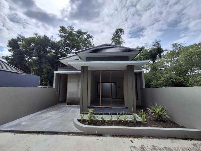 dijual rumah sambiroto purwomartani kalasan