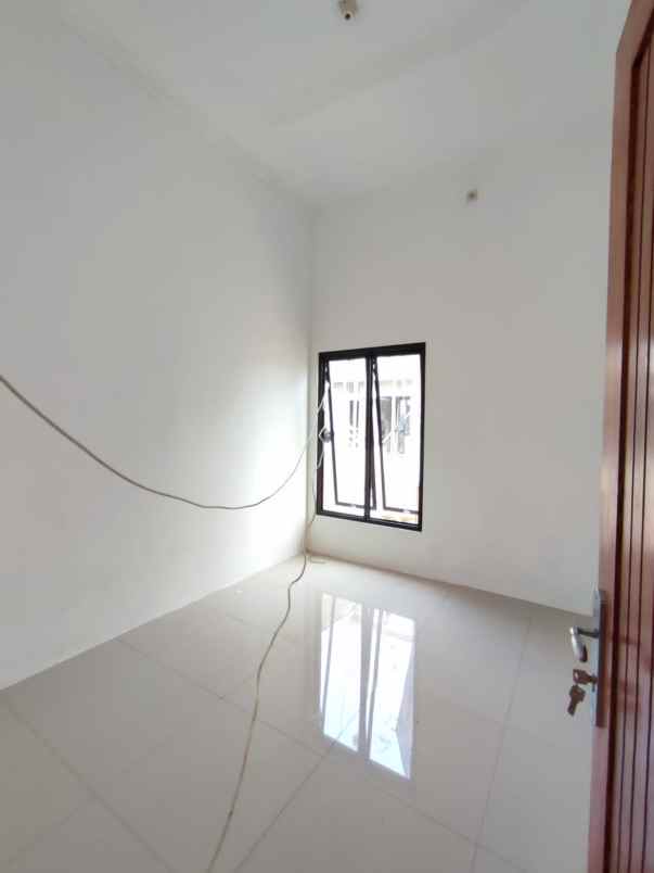 dijual rumah sawangan depok